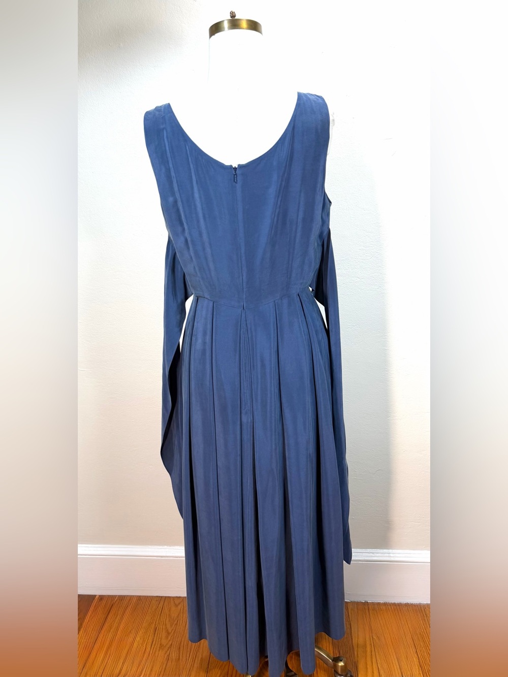 J. Peterman 100% Silk Navy Sleeveless Pleated Maxi Dress - Picture 5 of 8